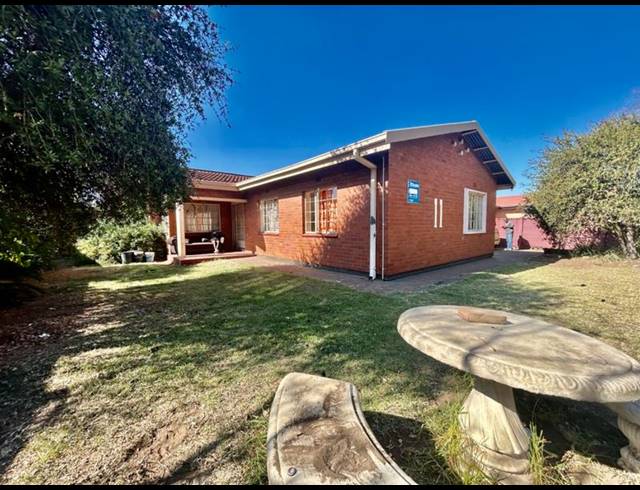 3 BEDROOM HOUSE FOR SALE IN VANDERBIJLPARK CE 2